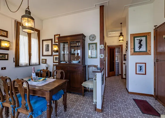 Annamaria's House Beachfront - Happy Apartment Viareggio