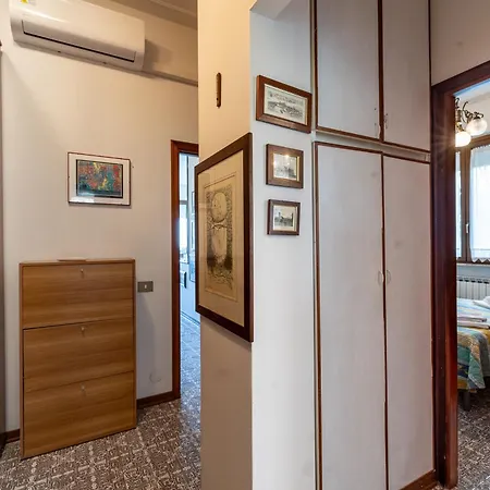 Annamaria's House Beachfront - Happy Appartement Viareggio