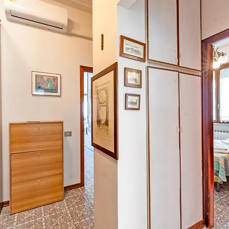Annamaria's House Beachfront - Happy Appartement Viareggio